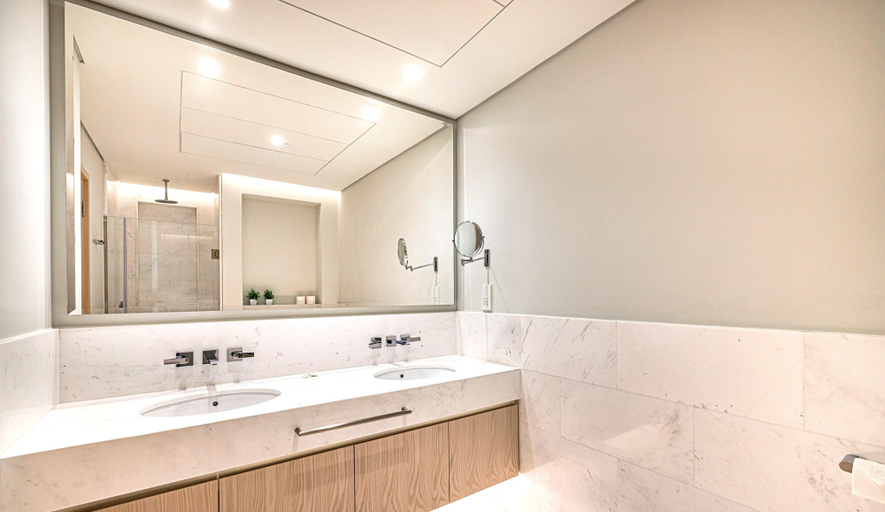 Bathroom, Luxurious studio in St Regis Palm View, Dubai