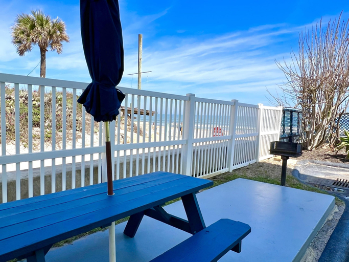 Room 2, Beach Daze - Ocean Front at Symphony Beach Club, Volusia