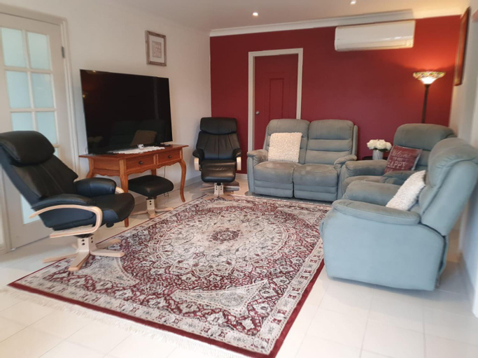 Food & Drinks 4, Bed and Breakfast, Lake Macquarie - West