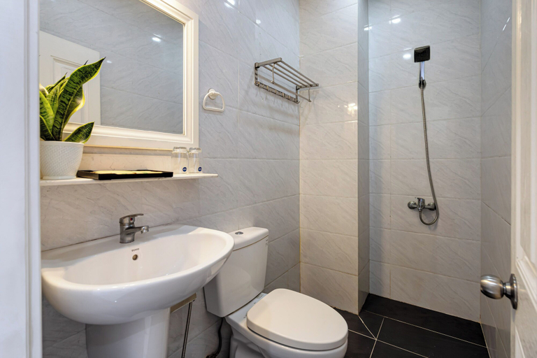 Bathroom 4, Lotus Hotel, Bình Thạnh