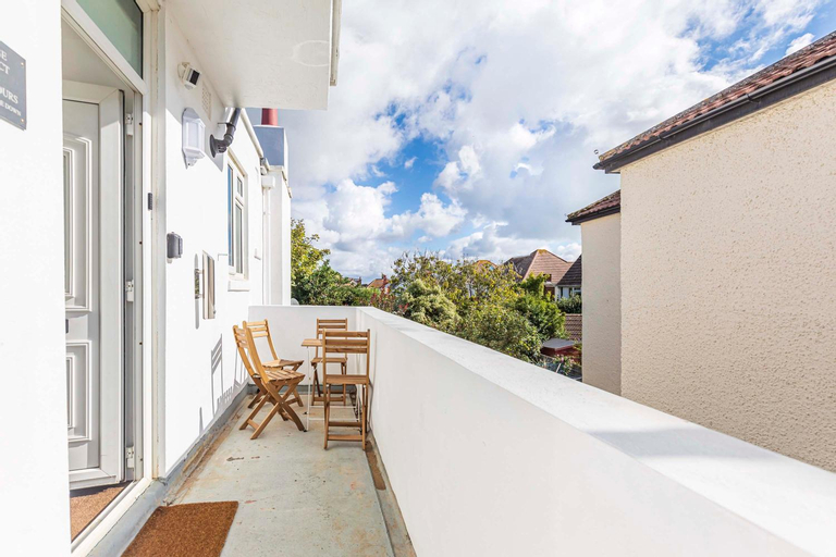 Exterior & Views 4, The White House - Lux Southbourne beach 3 bed stay, Bournemouth
