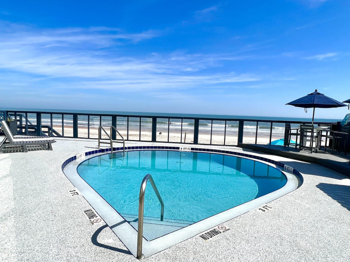 Room 5, Beach Daze - Ocean Front at Symphony Beach Club, Volusia