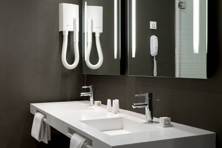Bathroom 5, AC Hotel by Marriott Nice, Alpes-Maritimes