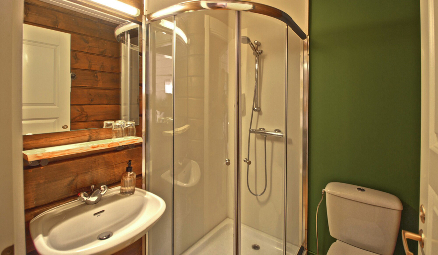 Bathroom 4, Hotel Breiðdalsvík, Breiðdalshreppur