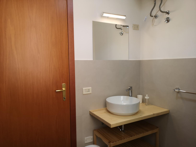 Bathroom 3, villa xenia, Syracuse
