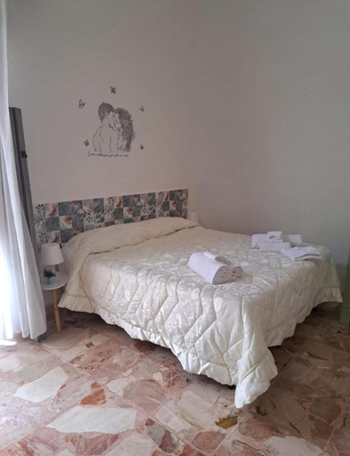 Others 4, Casa Mimi, Trapani