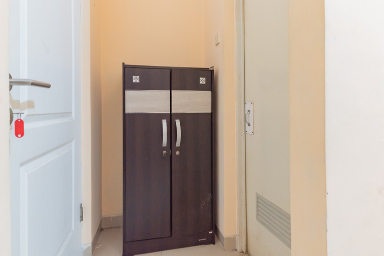 Bathroom 3, RedDoorz near RS Permata Cirebon, Cirebon