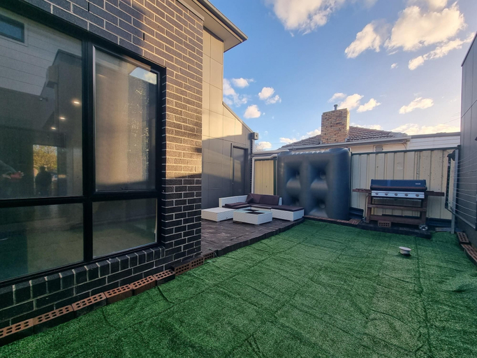 Exterior & Views 2, Rosie Townhouse - Modern and Comfortable Home, Melbourne