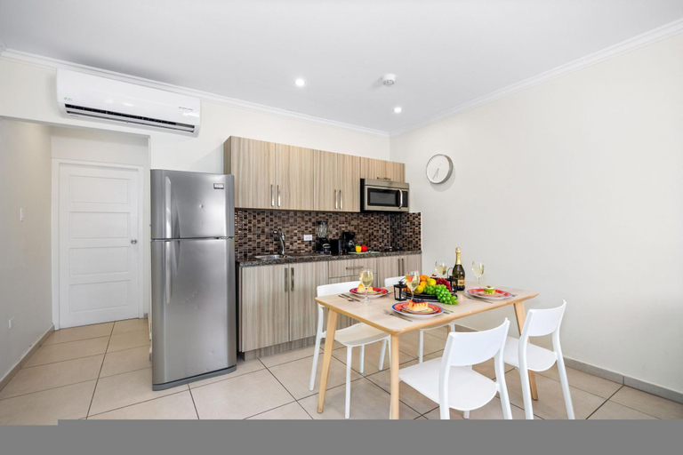 Others 5, Cozy Bliss Condo w Pool Steps From Eagle Beach
