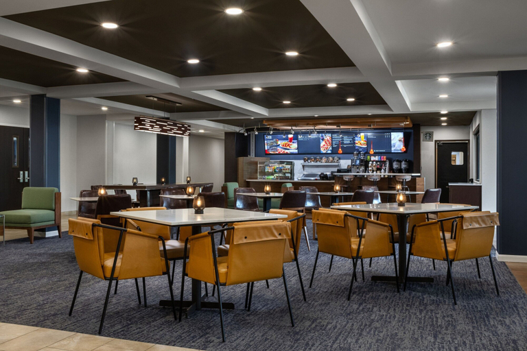 Food & Drinks 5, Courtyard by Marriott Anchorage Airport, Anchorage