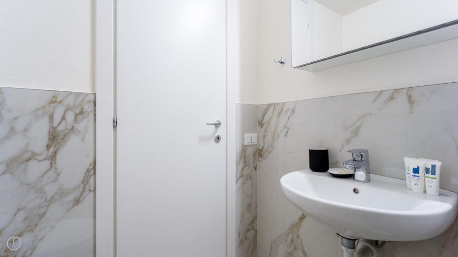 Room 4, Italianway - The B Village Standard - 02, Milano