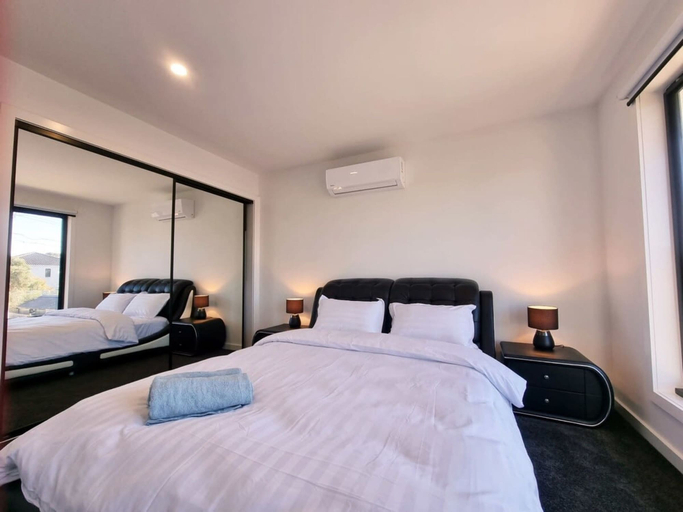 Room 2, Brand new House - Modern Home in Great Location, Melbourne