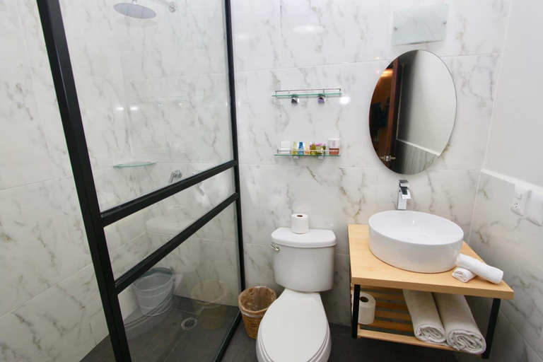 Bathroom 4, Hotel Trebol, Del Centro