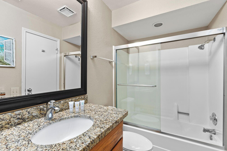 Bathroom 4, Quiet Bayfront Condo w/ Boat Slips & Fishing Pier!, Cameron