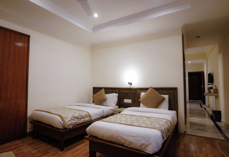 Bedroom 3, Green Castle Mall Road, Dehradun