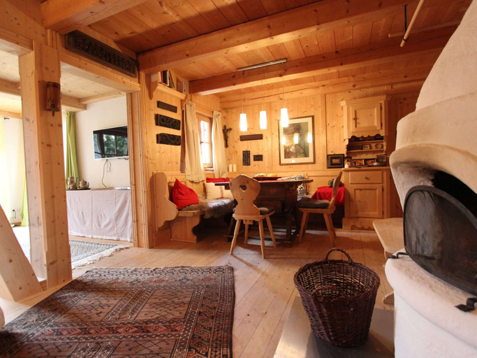 Others 4, Chalet in St Johann on Ski Slopes, Kitzbühel