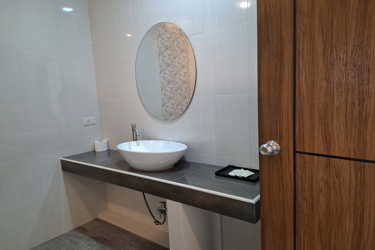 Bathroom 11