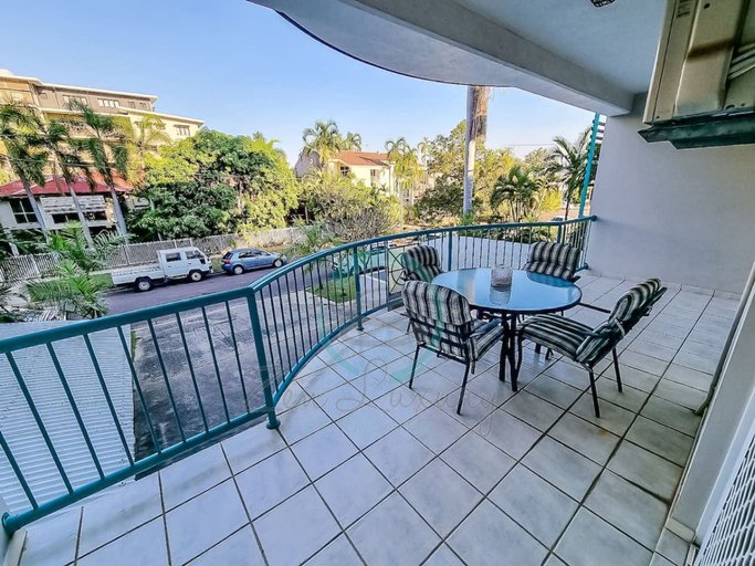 Room 3, Zencity Balcony Outdoor Dining Mindal Markets, Larrakeyah