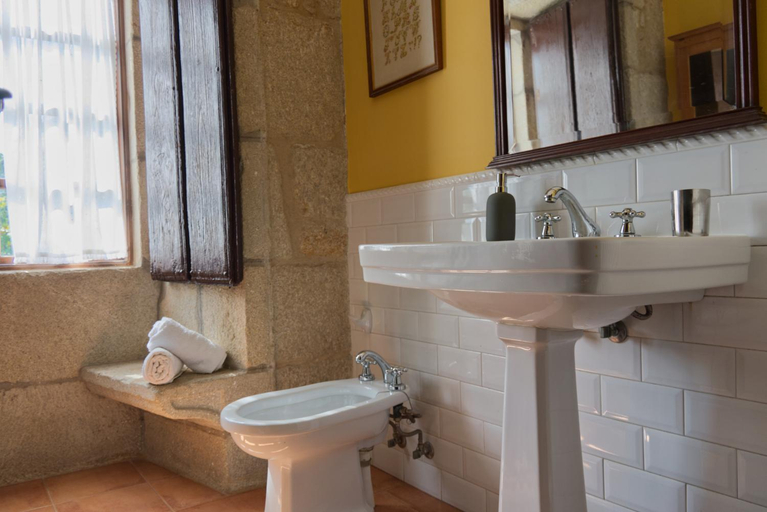 Bathroom 2, Exclusivo pazo Villares en las Rias Baixas, Pontevedra