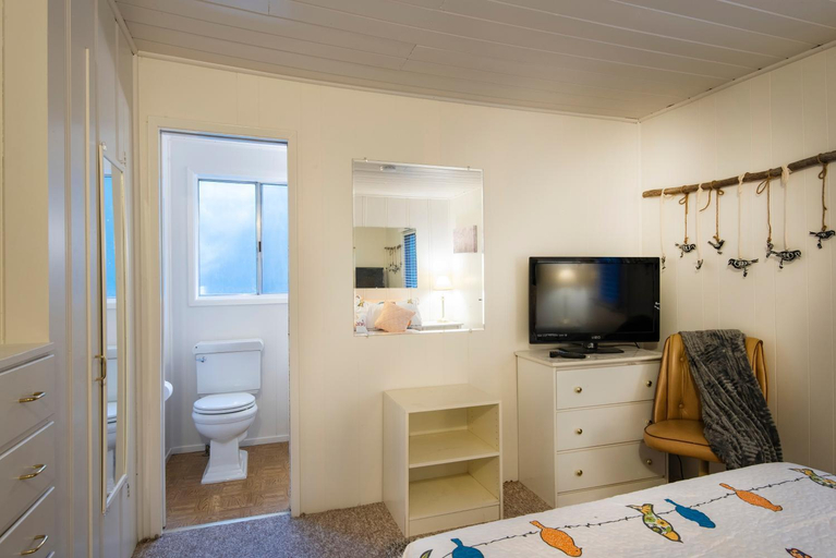 Bedroom 2, 43 The Last Resort, Mariposa