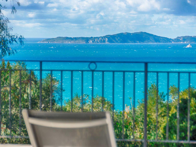 Others 2, Spacious 4-Bedroom Villa with Private Pool and Stunning Sunset Views, 3 Minutes from the Beach, Ionian Islands