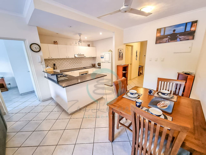 Room 2, Zencity Balcony Outdoor Dining Mindal Markets, Larrakeyah
