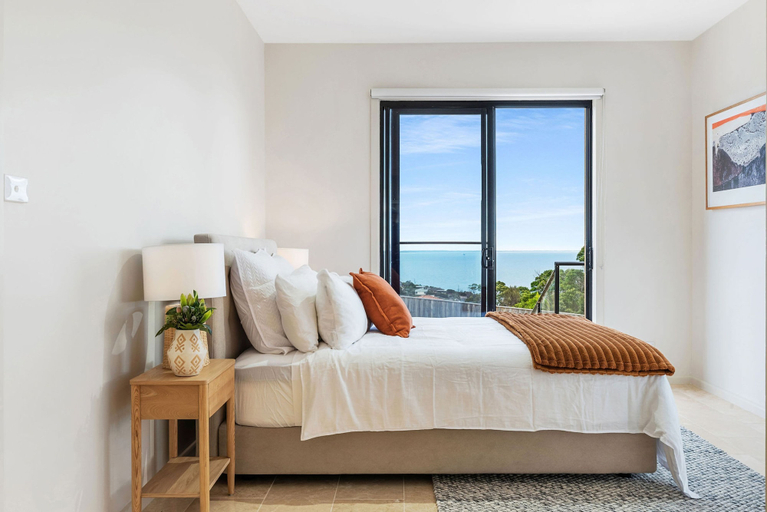 Room 3, Cliffside Castle With Bay And City Views, Melbourne