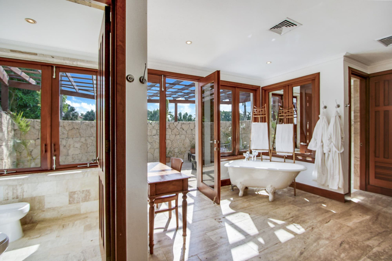 Room 4, Gorgeous Villa at Casa de Campo With Large Pool Chef Maid and 2 Golf Carts, La Romana