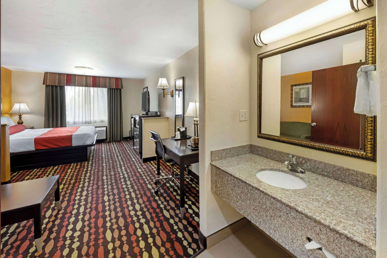 Bathroom 4, Best Western Greentree Inn & Suites, Oklahoma