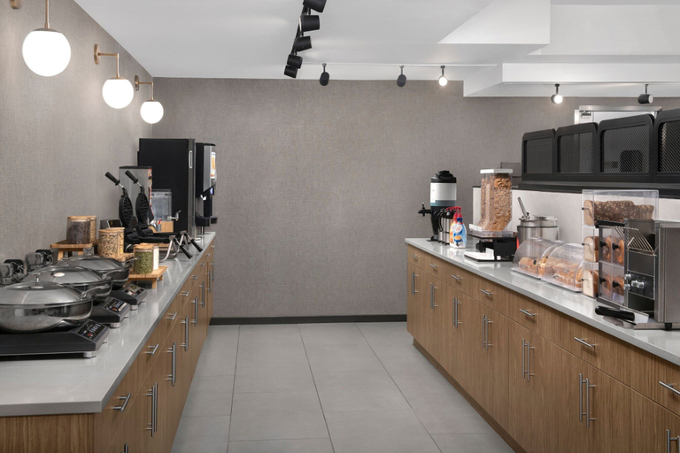Food & Drinks 5, SpringHill Suites by Marriott New York Manhattan Times Square, New York