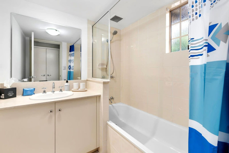 Bathroom 3, Reef Apartment Cairns - 4 Pools Resort BBQ, Cairns