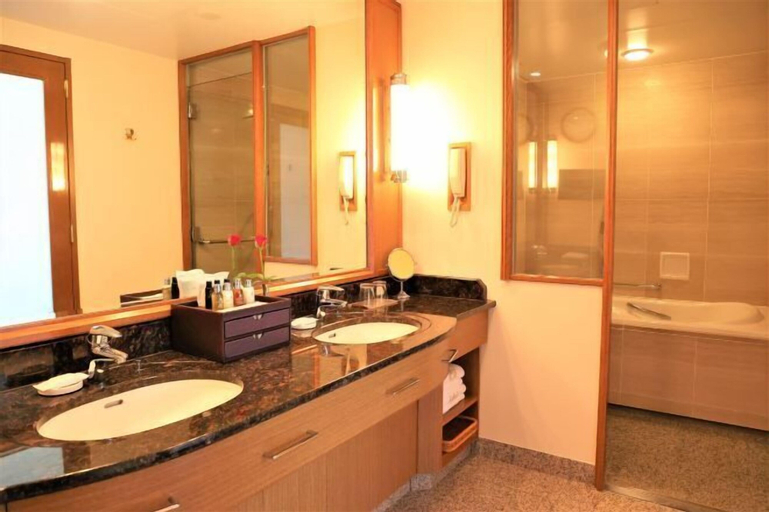 Bathroom 15