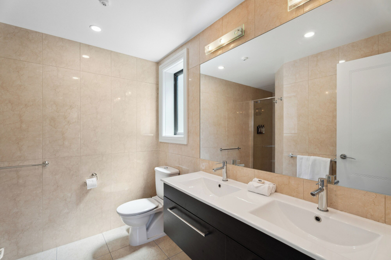 Bathroom 3, 3-BEDROOM PENTHOUSE APARTMENT - THE BEACON, Queenstown-Lakes