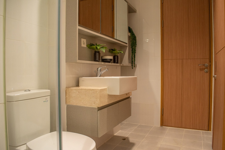 Bathroom 5, Samara Suite 2BR Homey Apartment with City View, Jakarta Selatan