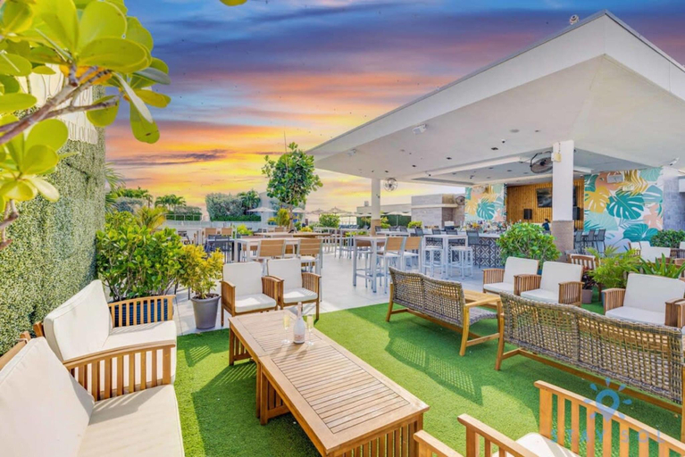 Food & Drinks 5, Bay View - Rooftop Pool - Hollywood Beach Broad -walk, Broward