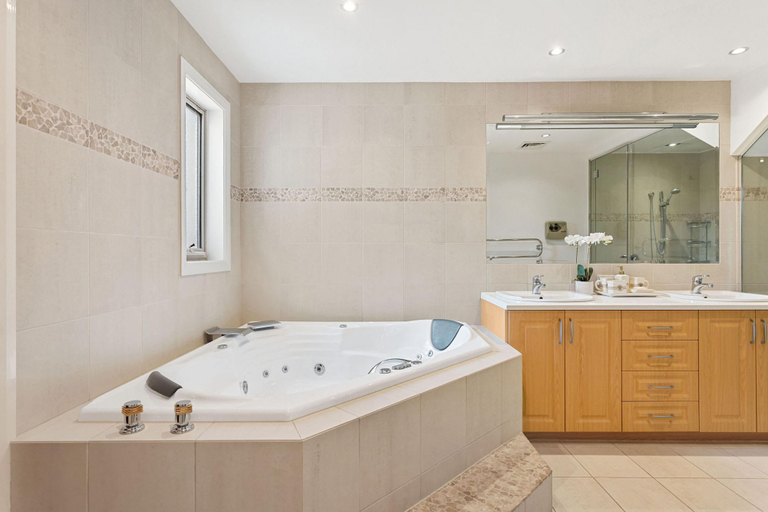 Bathroom 4, Sunset View Luxury 4 Bedrooms With Sauna, Melbourne