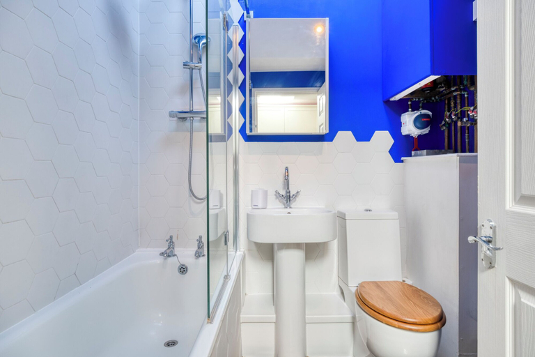 Bathroom 3, Stylish 2BD with Private Garden & Sauna, Oxfordshire