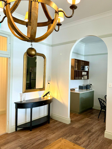 Others 4, Grand Old Crow Hotel, Crow's Nest - Pt B