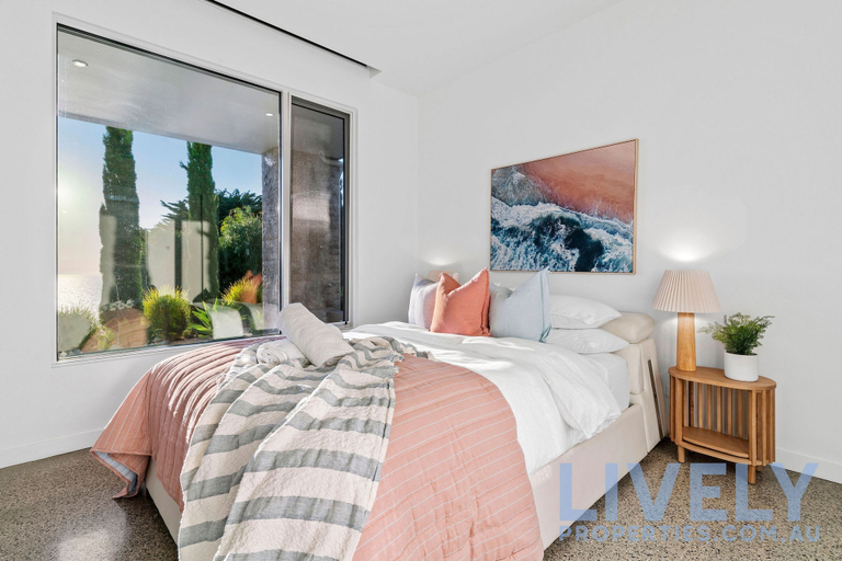 Bedroom 3, Hillside Luxe With Spa Bay Views, Melbourne