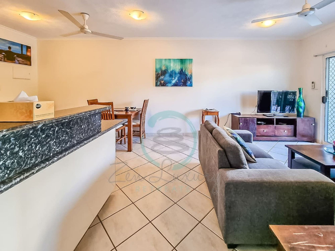 Room 4, Zencity Balcony Outdoor Dining Mindal Markets, Larrakeyah