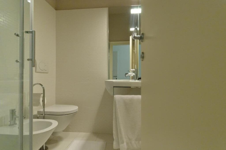 Bathroom 4, Hotel Trionfal, Ravenna