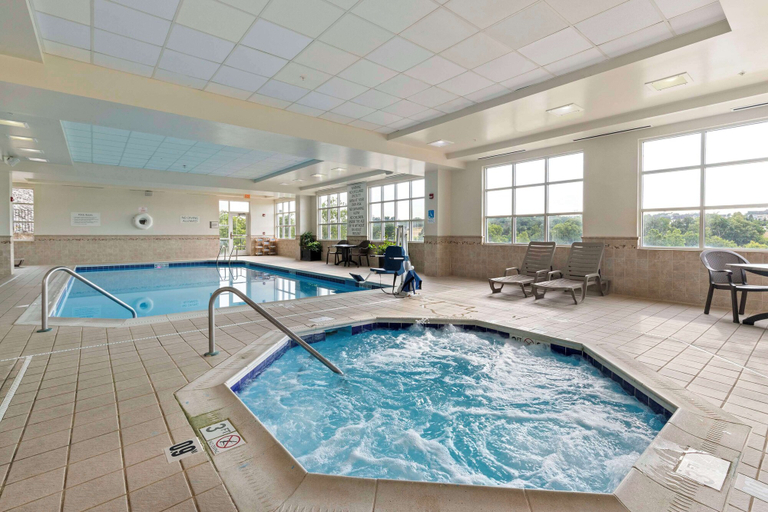 Sport & Beauty 3, DoubleTree by Hilton Front Royal Blue Ridge Shadows, Warren
