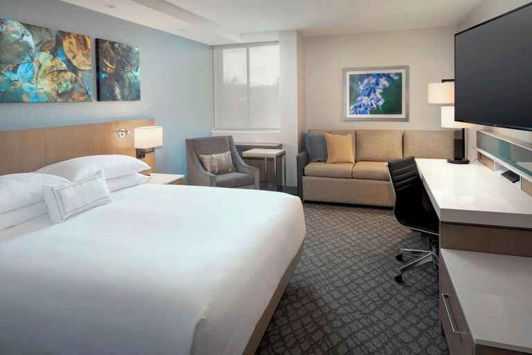 Bedroom 3, Delta Hotels by Marriott Seattle Everett, Snohomish