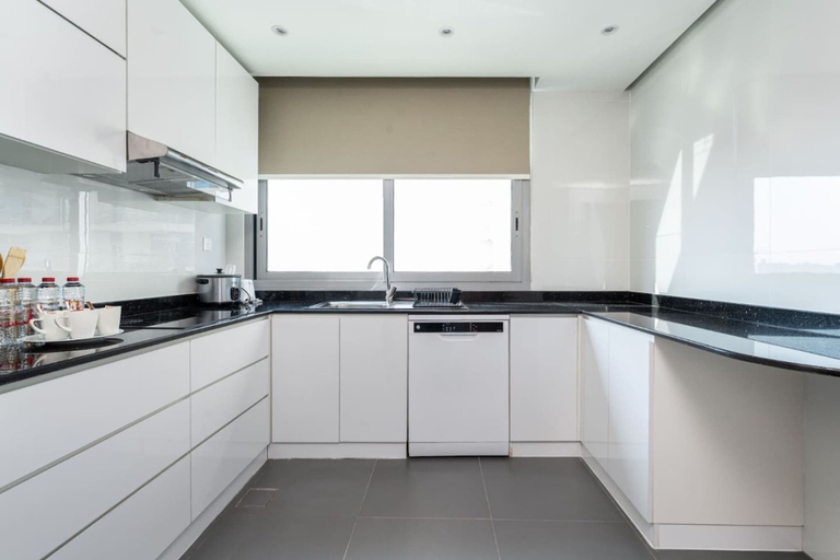 Room 4, Manzil - 2BR Dubai Marina Near Marina Beach, Dubai