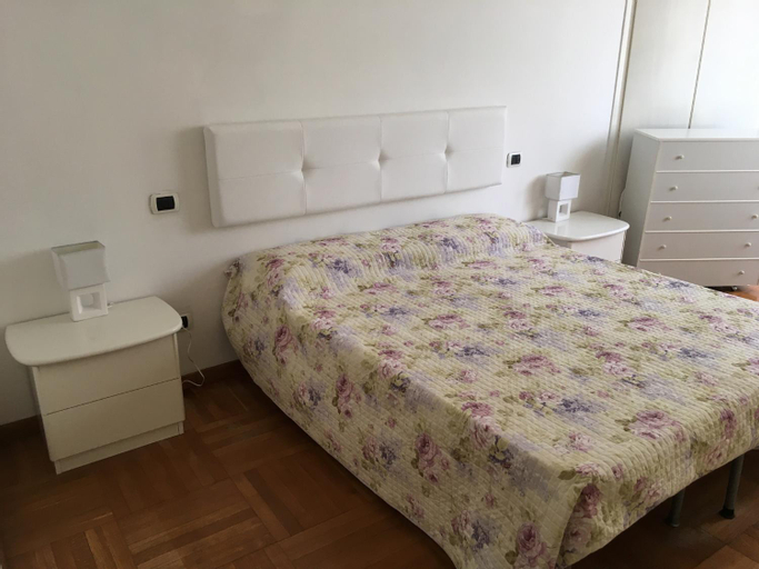 Bedroom 2, Casa Serenella - Bilocale a due passi dal mare, Imperia