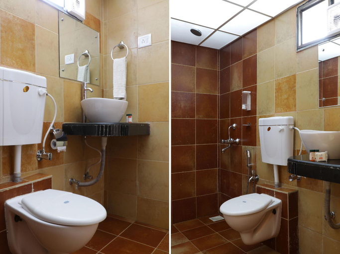 Bathroom, Hotel On the Rocks, Satara