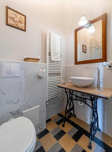 Bathroom 5, Dimora Altemura, Lucca