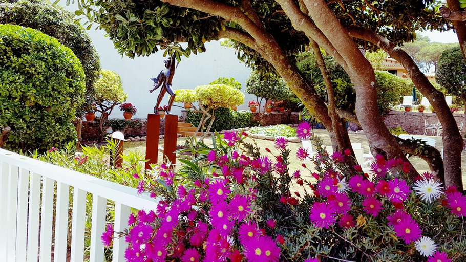 Others 4, Casa unica con jardin a 45 metros de la playa. BE, Girona