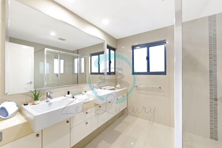 Bathroom 4, Lush Waterfront Charm Ocean Views Pool Office, Darwin