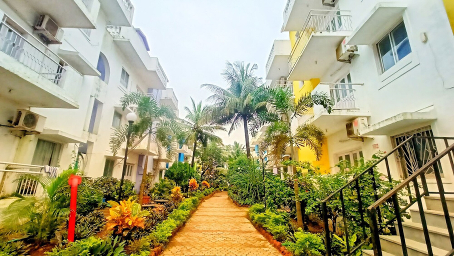 Exterior & Views